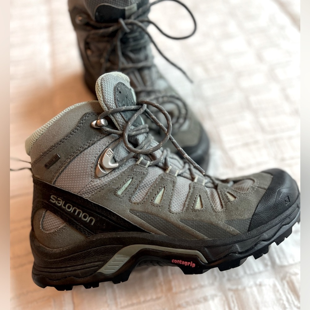 Salomon 4D Chassis Hiking Boots. Gore-Tex, Ortholite Footbed. Woman’s Size 6